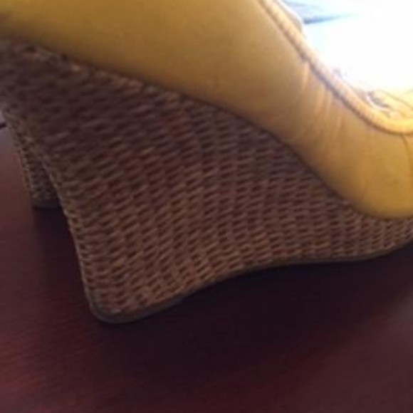 Peep toe wedged heels. Perfect for summer! - Picture 2 of 4